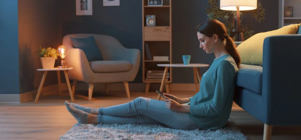 Bureaux ajustables assis-debout pour un meilleur confort au travail