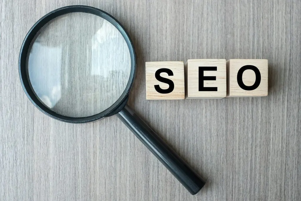 Influence du trafic et des visites sur le SEO d’un site